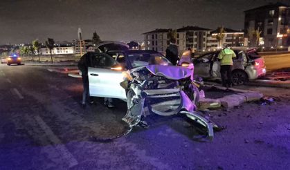 Eskişehir’de feci kaza! 2 araç hurdaya döndü, 3 yaralı