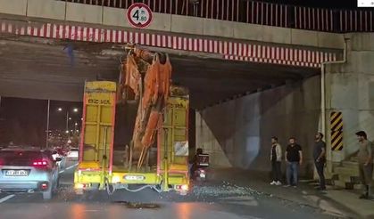Eskişehir'de yüksekliği hesaplayamadı, trafiği kilitledi!