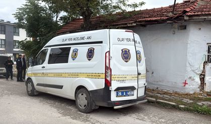 Eskişehir'de hareketli gece: Kapısını kırıp kundaklamaya çalıştılar