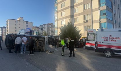 Sivrihisar’da kaza! Minibüs yan yattı, 5 kişi yaralandı