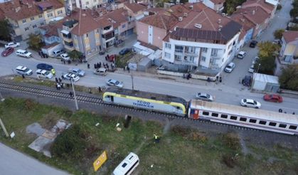 İzmir-Eskişehir seferini yapan tren Kütahya’da gence çarptı