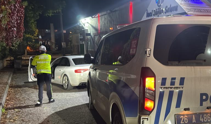 Eskişehir’de babasının aracıyla trafiğe çıkan 16 yaşındaki çocuk polisten kaçamadı!