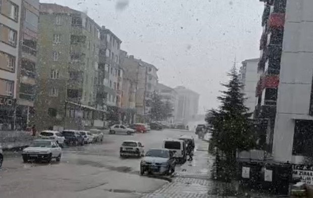 Eskişehir'de Nisan ayından kar manzaraları!