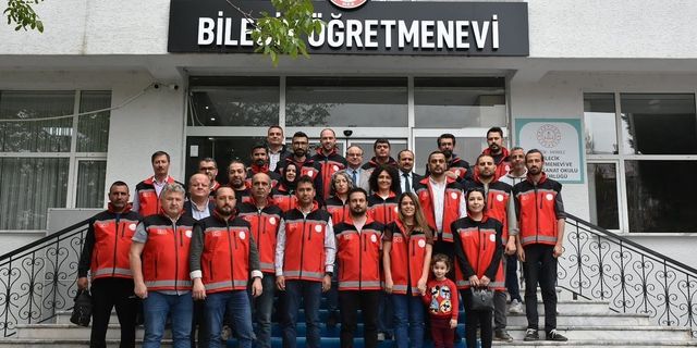 Deprem bölgesine giden personele plaketleri takdim edildi