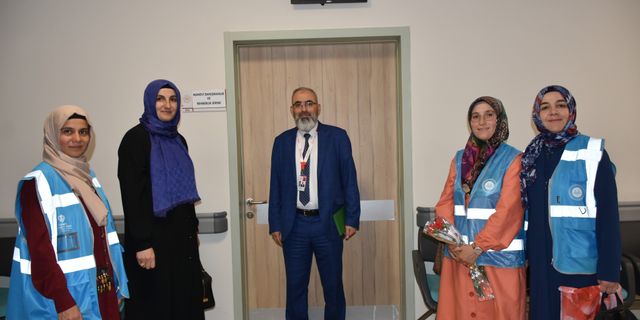 Personele manevi danışmanlık ve rehberlik hizmeti sunuyor