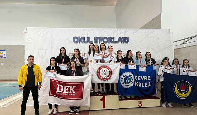 Attıkları kulaçlarla  şampiyonluğa ulaştılar
