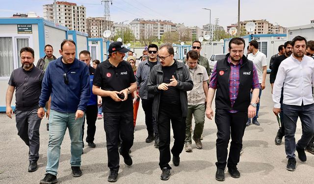 Vali Kızılkaya, Elbistan’da kaldığı yerden devam ediyor