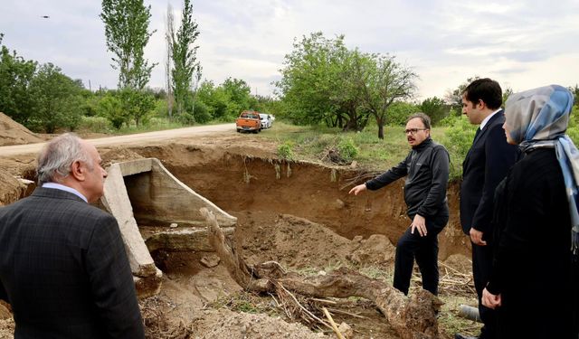 Vali Kızılkaya, selde hasar alan köyleri ziyaret etti