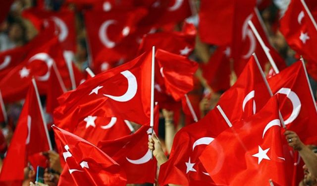 Eskişehir'de, 32 bin Türk bayrağı tribünleri dalgalandıracak