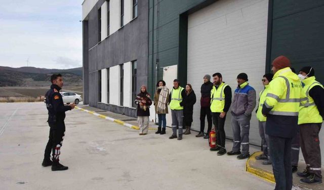 Bozüyük Belediyesi İtfaiyesi’nden fabrikada yangın eğitimi