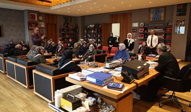 Şehit ve gazi yakınlarının anneleri Başkan Işık’ı ziyaret etti