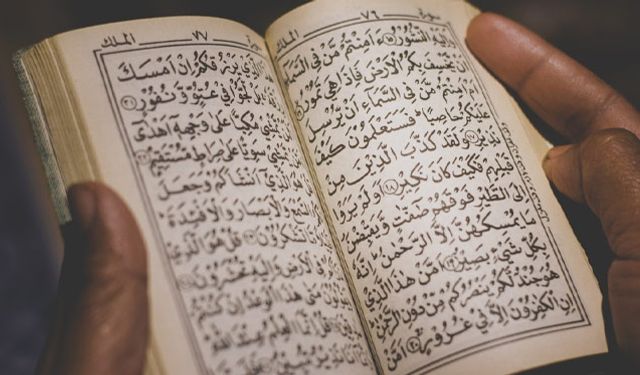 Taha Suresi Okunuşu- Taha Suresi Türkçe Anlamı, Arapça Yazılışı, Fazileti ve Faydaları (Diyanet Meali & Dinle)