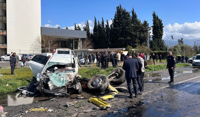 Hatay'da feci kaza: Ortalık savaş alanına döndü!