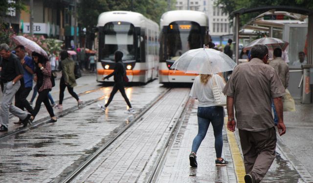 Eskişehir'de öğle saatlerine dikkat: Sağanak geliyor!