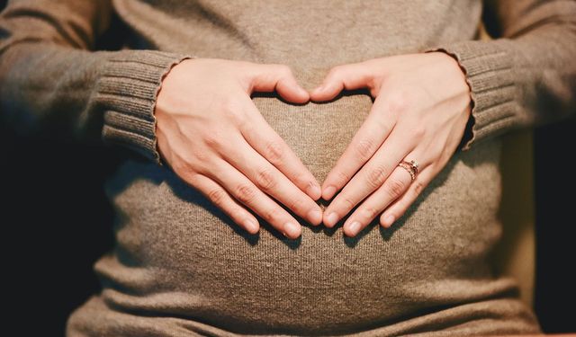 Anne adaylarına uyarı: Karın ağrısıyla bu belirtiler varsa dikkat!