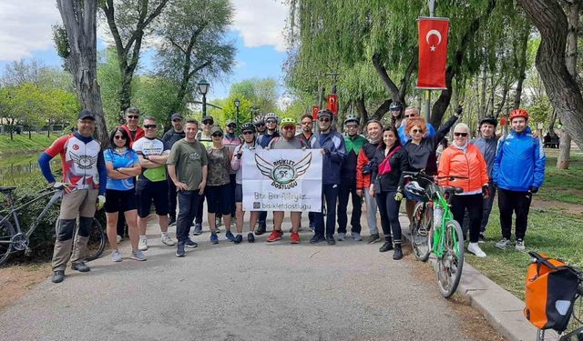 Eskişehir'de bisiklet tutkunlarından anlamlı etkinlik