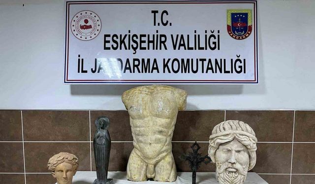 Afyonkarahisar’dan Eskişehir’e müşteri aramaya gelen tarihi eser kaçakçısı yakalandı