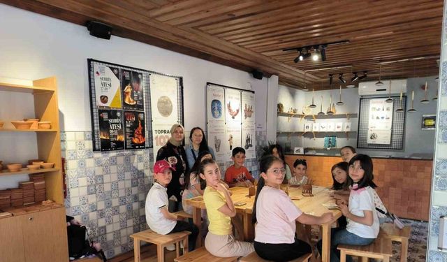 Eskişehir'de öğrencilerden Şehrin Ateşi Seramik Galerisi’ne ziyaret