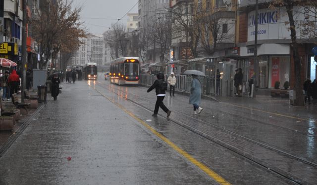 Eskişehir'de sağanak yağış saat kaça kadar sürecek?