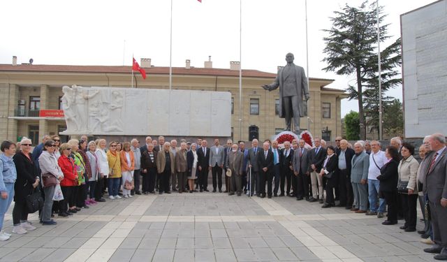 Eskişehir'de yeni kuşak Köy Enstitüleri Derneği'nden tören!
