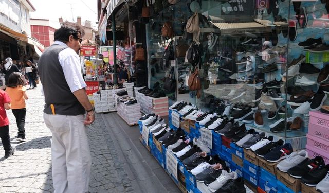 Eskişehir’de yazlık ayakkabılar raflara dizildi: Fiyatları ne kadar?