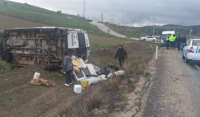 Eskişehir'e giden minibüs takla attı, aynı aileden 9 kişi...