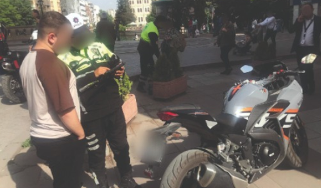 Kuralları ihlal eden 100 motosiklet ve motorlu bisiklet sürücüsüne ceza kesildi
