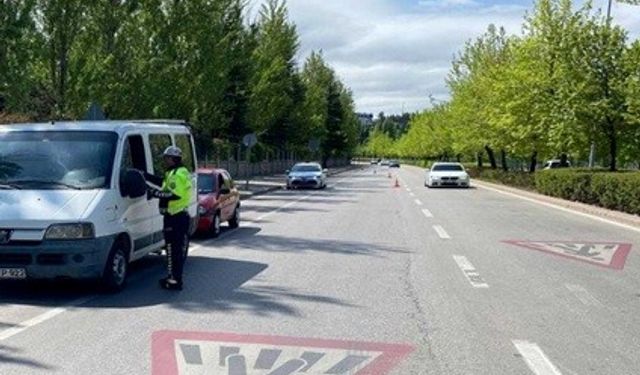 Eskişehir'de araç sürücüleri kurallara dikkat: 10 milyonu aşkın ceza!