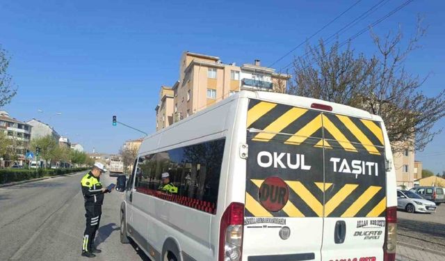 Polis ve jandarma ekiplerinden okul çevreleri ile servislere yönelik denetim