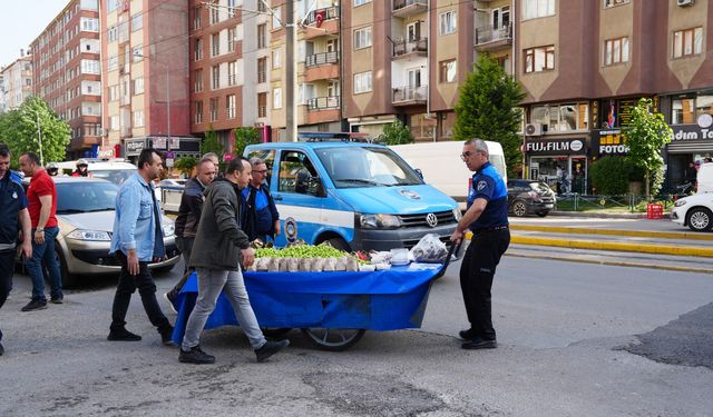 Eskişehir'de ekipler seyyar satıcılara göz açtırmıyor!