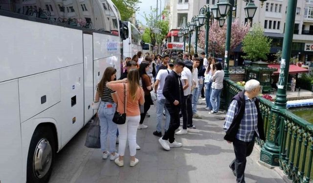 Eskişehir'de turistler keyifli, vatandaş dertli!