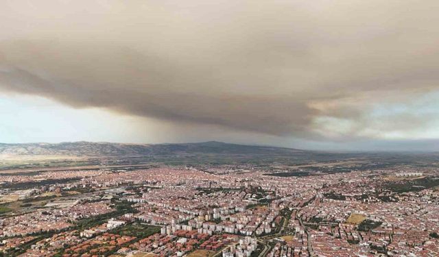 Bolu’daki orman yangınının dumanı Eskişehir semalarını kapladı, vatandaşlar panik yaşadı