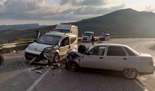 Antalya- Konya yolunda kaza: 3 yaralı!