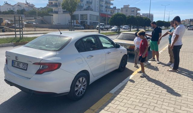 Antalya'daki zincirleme kazada şans eseri yara almadılar!