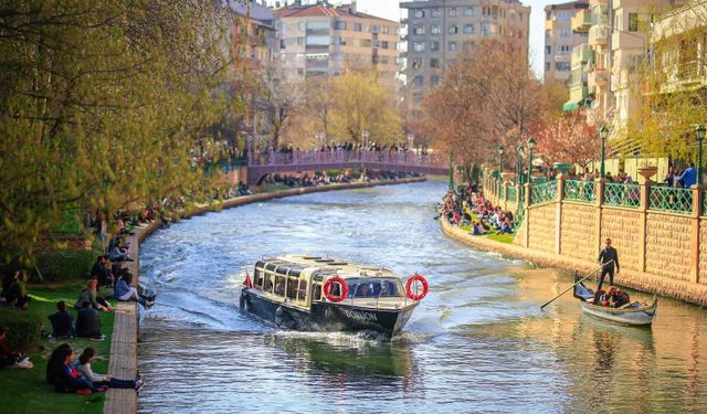 Sıcak hava Eskişehir'i canlandırdı!