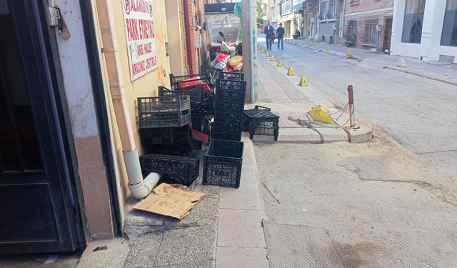 Eskişehir'deki kaldırım ihlali yayaları çileden çıkarıyor!