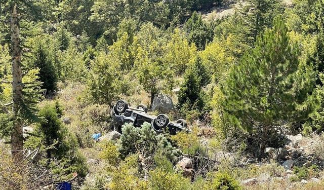 Antalya'da feci kaza: Araç uçuruma yuvarlandı!