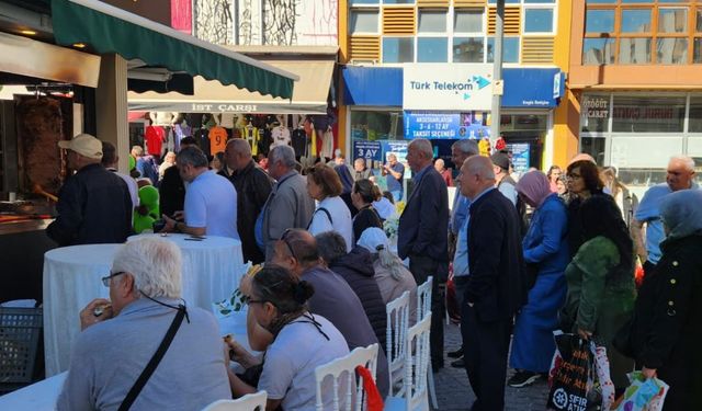 Eskişehir'e yeni açılan dönerci yoğun ilgi gördü