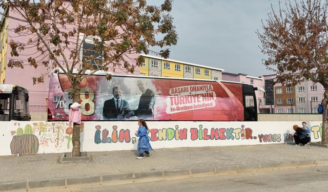 Gürsulu çocuklar okul duvarını güzelleştirdi!