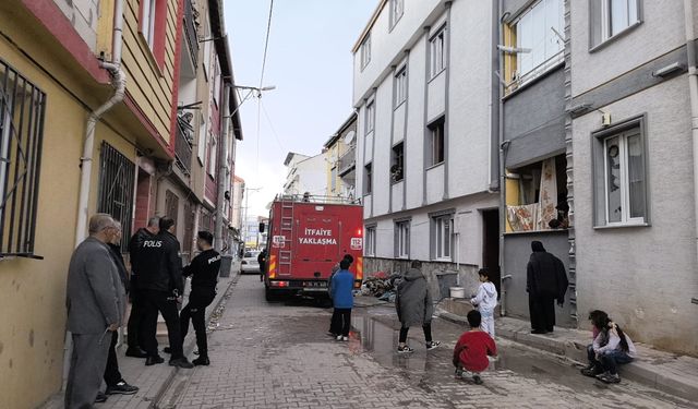 Çocukları evde bıraktı, faciadan döndü!