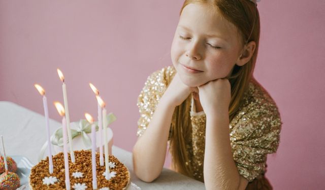 Her Yıl Yapıyoruz, Peki Neden? Doğum Günü Mum Üfleme Geleneğinin Anlamı