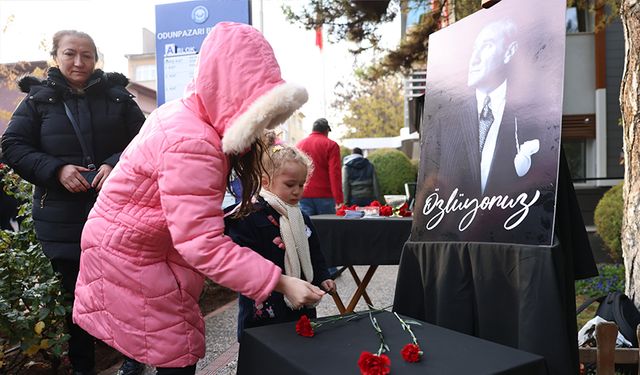 Eskişehir'de belediyeden Ulu Önder'e anma töreni