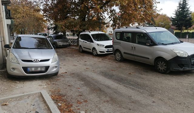 Eskişehir'de sahil yolu açık otoparka döndü!