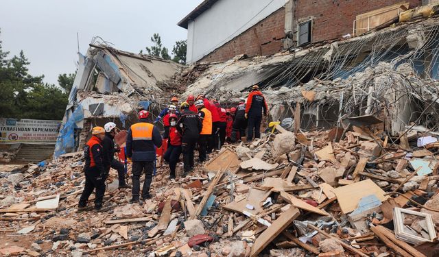 Eskişehir'de gerçeği aratmayan deprem tatbikatı!