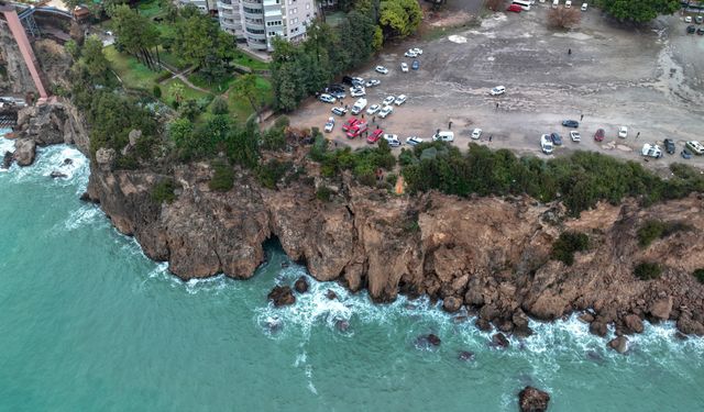 Antalya falezlerinde acılı ailenin umut nöbeti sürüyor