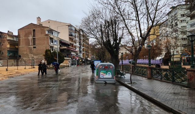 Eskişehir'deki soğuk havayla sokaklar sessizliğe teslim oldu!