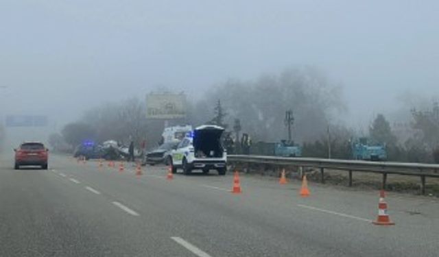 Eskişehir'de zincirleme kaza: Takla atıp, bariyerlere girdi!