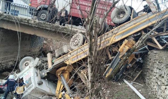 Adana'da tır ırmağa düştü: 2 yaralı!