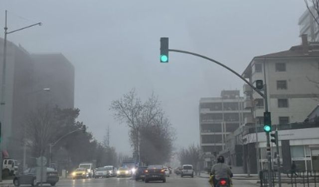 Eskişehir'i sis bastı, görüş mesafesi azaldı!