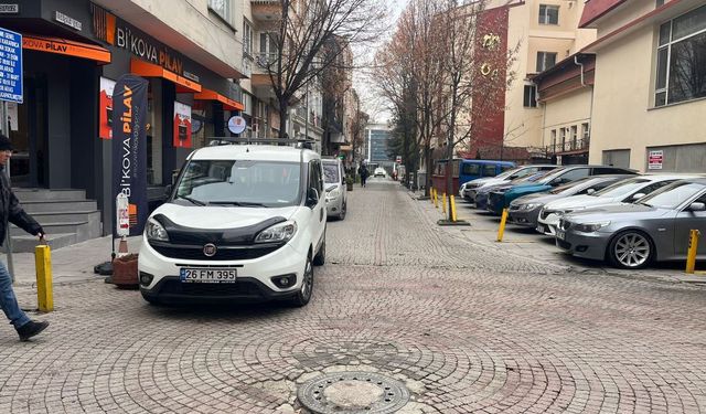 Eskişehir'de duyarsız sürücüler trafiği zorlaştırıyor...